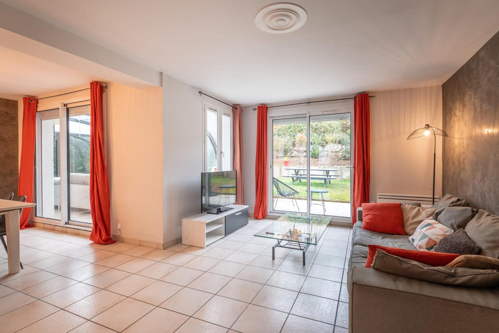Вилла Alpiloc - Town House With Garden And Winter Lounge Анси Экстерьер фото